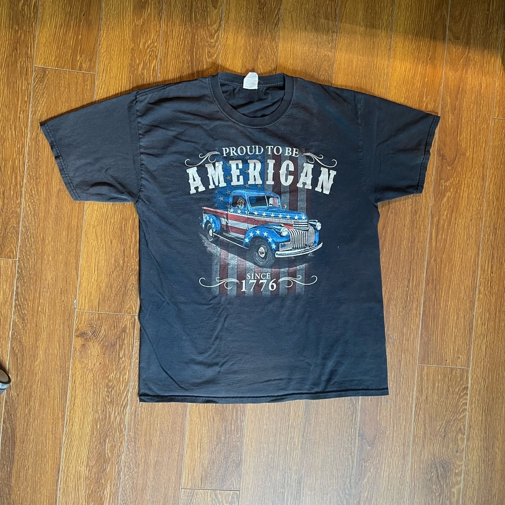Vtg “Proud to be American” graphic tee